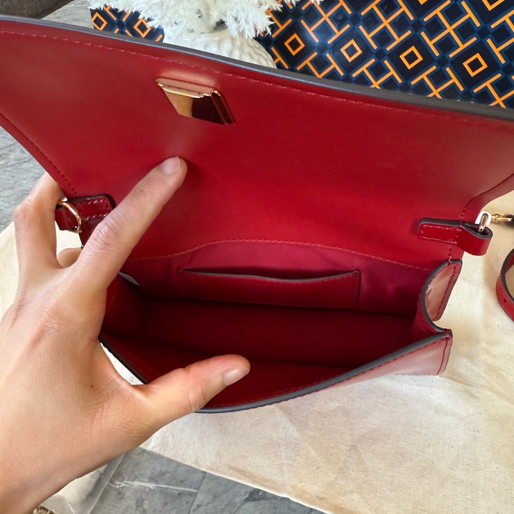 New, authentic tory burch Emerson patent mini crossbody red - Picture 8 of 13